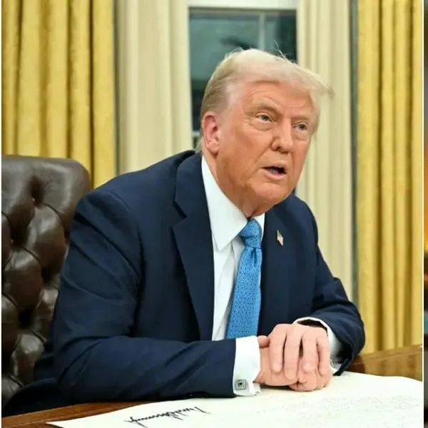 Donald Trump amenaza a quienes queman vehículos Tesla con "ir a cárceles de El Salvador"