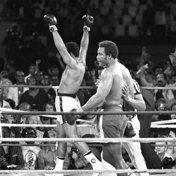 George Foreman murió a los 76 años. Aquí está en su pelea contra Muhammad Alí en Zaire