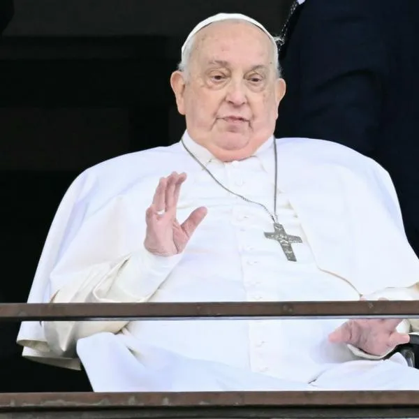 Papa Francisco exige fin de ataques en Gaza desde hospital en Roma