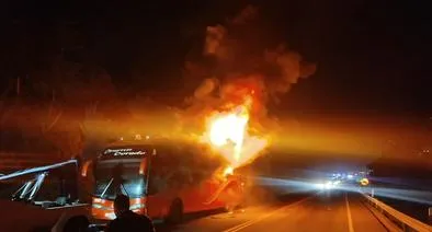 Incendio de flota en la vía Bogotá-Villavicencio.