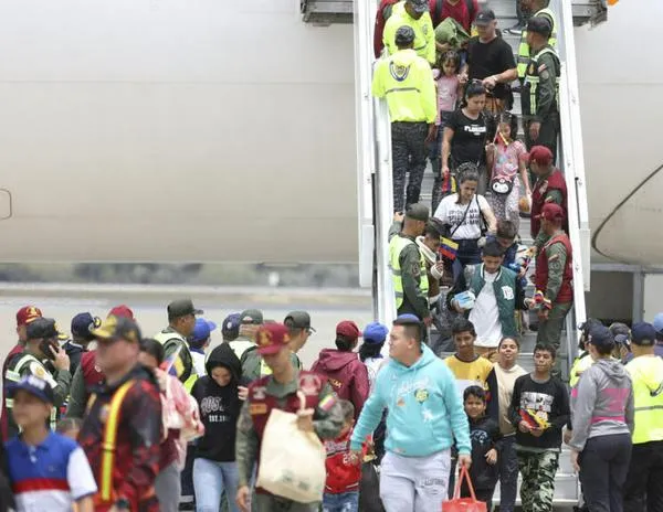 Aterriza en Venezuela vuelo con 199 deportados desde EE.UU. en medio de crisis migratoria