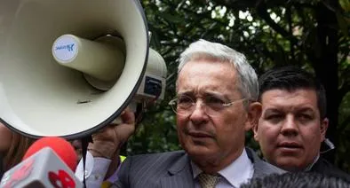 Álvaro Uribe propone alternativa a reforma laboral que involucra a empleados