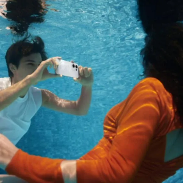 OPPO Reno 13 5G: dispositivos móviles con fotografía subacuática incorporada, edición con inteligencia artificial, alto rendimiento y conectividad avanzada.
