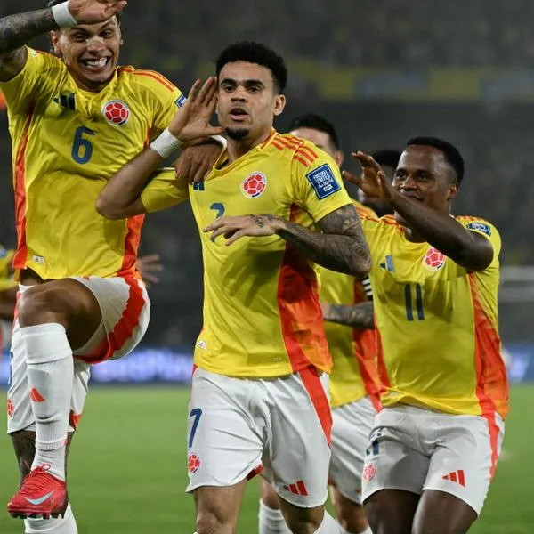 Colombia gana 2-0 frente a Paraguay y sale de la mala racha en Eliminatorias