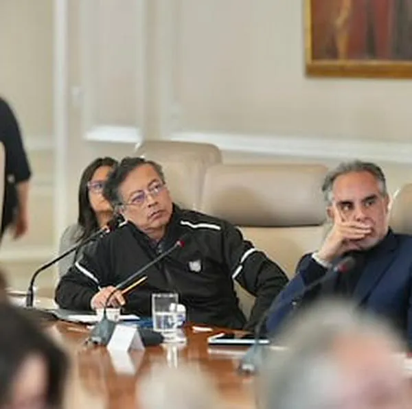 Gustavo Petro dice que Iván Duque sí podía salir y a él lo quieren censurar