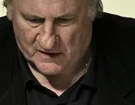 Fiscal pide 18 meses de prisión en suspenso contra Gérard Depardieu, juzgado por agresiones sexuales