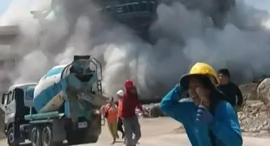 Duro relato de colombiano en Tailandia, en Bangkok, donde un edificio colapsó y hubo varios muertos. "Horrible, nunca viví algo así", dijo. 