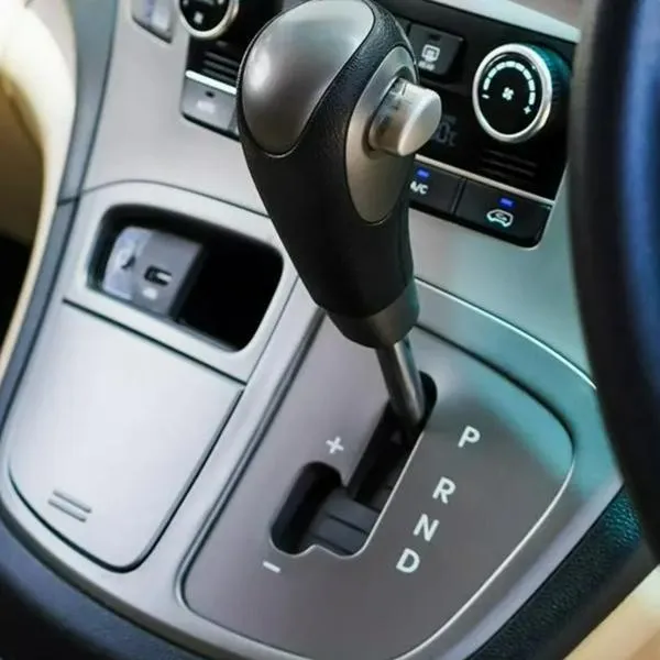 ¿Qué significa la B en el carro automático? 