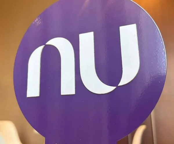 Nu hizo anuncio para mujeres y mencionó cuentas de ahorro y tarjetas de crédito