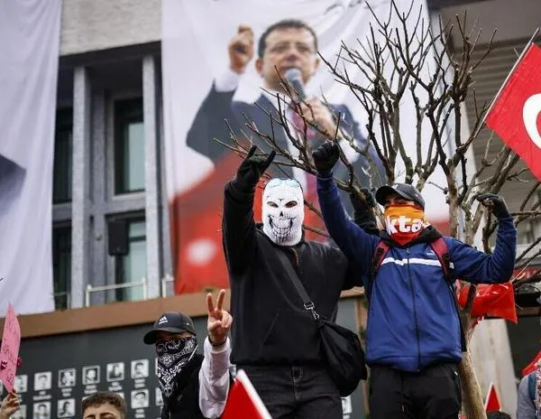 El alcalde de Estambul hace un llamado a la unidad desde la cárcel de Silivri