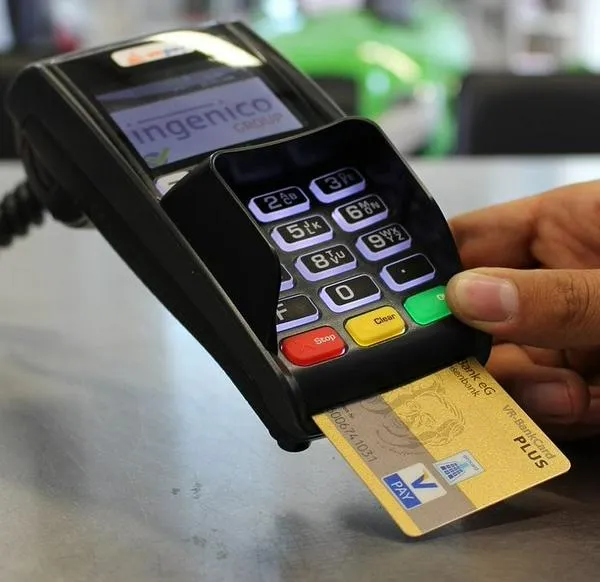 Comprar con tarjeta de crédito será más caro desde esta semana en Colombia; ¿cuánto costará ahora? Le contamos todos los detalles.