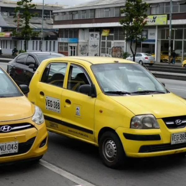 Qué significa tener un carro con placa blanca en Colombia: tiene función clave