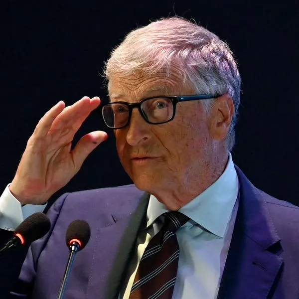 Bill Gates predice reducción de la jornada laboral por avance de la IA