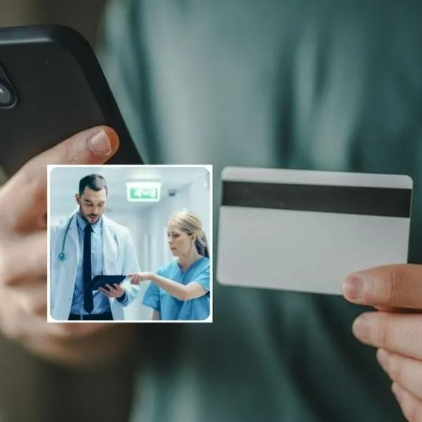 Foto de tarjeta de crédito y médicos, en nota sobre cómo pagar cuota moderadora de EPS con tarjeta de crédito en Colombia: es simple