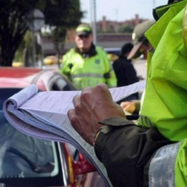 Conductores podrían recibir multa de casi  $ 2 millones si vulneran nueva señal de tránsito en Colombia
