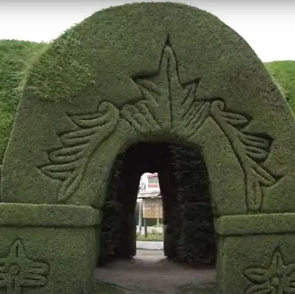 Foto de cementerio de Tulcán, en nota de cuál es cementerio más lindo de Latinoamérica cerca a Colombia, a poco de Bogotá