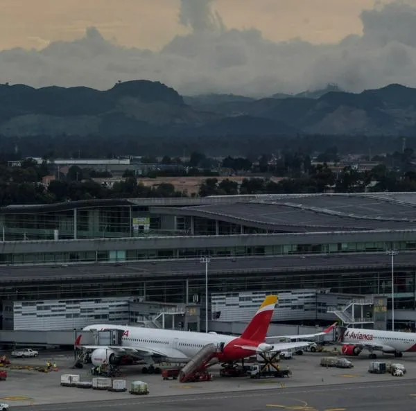Aclaran si suspenderán o no combustible a buses del SITP y aviones del aeropuerto El Dorado por hueco grande que se abrió. 