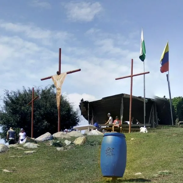 ¿Por qué se llama el cerro de las Tres cruces de Medellín? 