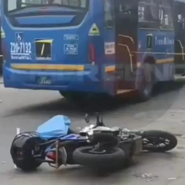 Así fue el lugar del accidente en Suba (Bogotá) que dejó a motociclista sin vida, luego de un choque con un bus del SITP
