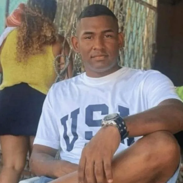 Pareja a bordo de una motocicleta muere al impactar contra un poste de luz en Santa Marta