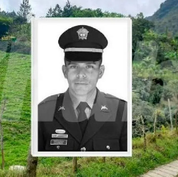 Desgarradora muerte de un policía en Barbosa, Antioquia, que lo impactó un rayo en finca de su familia cuando la estaba visitando.