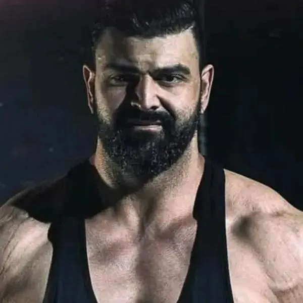 El alemán Vittorio ‘Vito’ Pirbazari, que participó en la serie de Netflix llamada 'Perros de Berlín', murió de forma repentina a los 44 años.