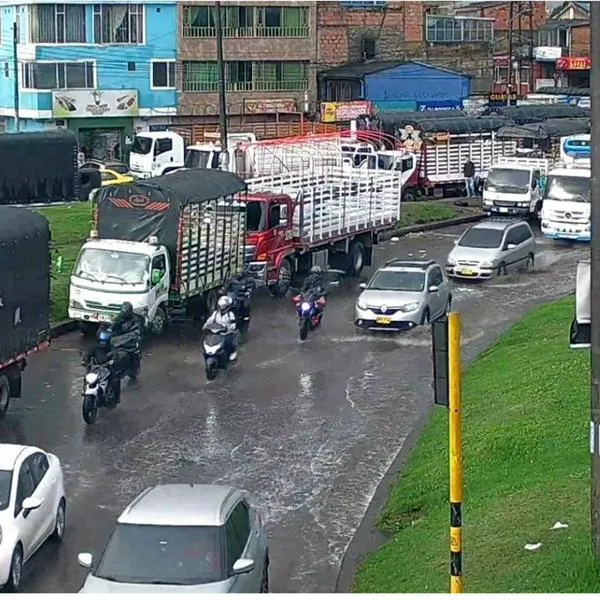 Mapa de lluvias Bogotá hoy: fuerte aguacero este sábado causa inconvenientes de movilidad