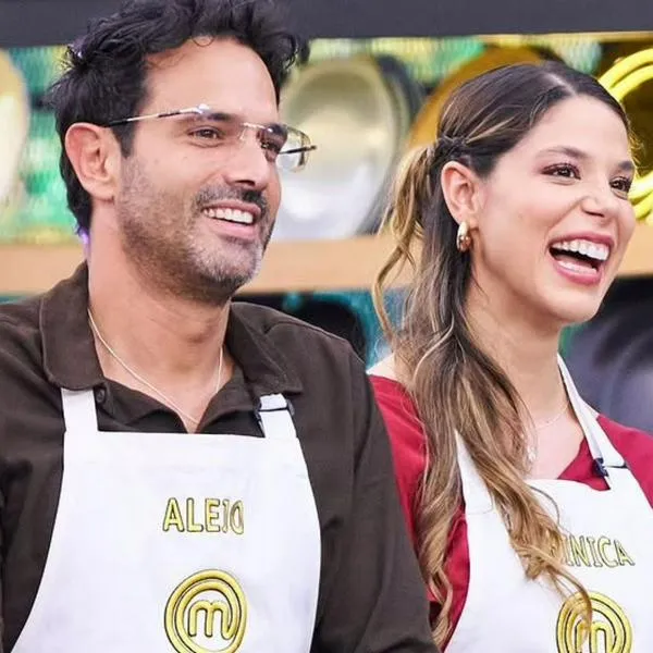 Alejandro Estrada y Dominica Duque derrochan amor en los premios India Catalina.