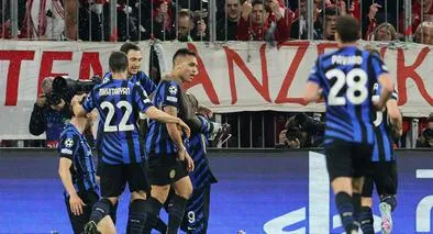 Inter celebrando su victoria contra Bayern Múnich por la ida de cuartos de final de Champions League