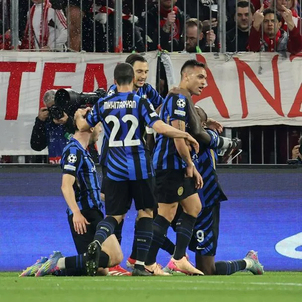 Inter celebrando su victoria contra Bayern Múnich por la ida de cuartos de final de Champions League