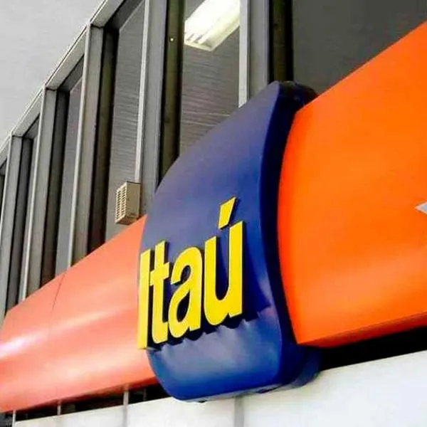 Fachada de Itaú, banco que abrió un nuevo negocio con seguros para sus clientes
