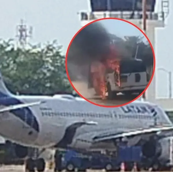 Momentos del robo en el aeropuerto Almirante Padilla de Riohacha. Delincuentes quemaron el vehículo en el que cometieron el crimen