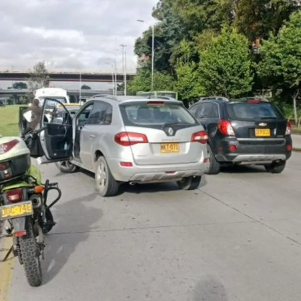 Accidente de tránsito en Bogotá (avenida NQS con calle 92) crea enorme trancón