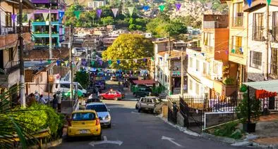 Comuna 13, de Medellín, en nota sobre novedad de pago en ruta para llegar