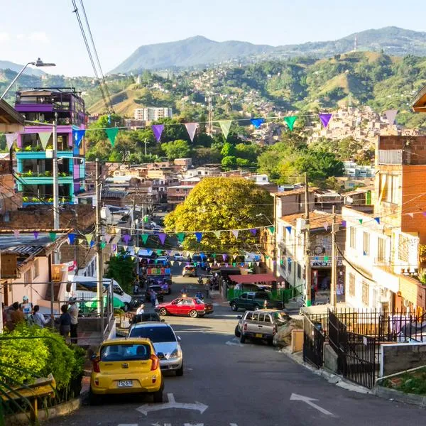 Comuna 13, de Medellín, en nota sobre novedad de pago en ruta para llegar