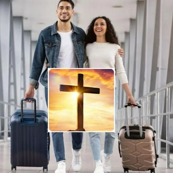 Foto de viajeros y cruz católica, en nota de qué día de Semana Santa 2025 es más barato para viajar, por turismo de Colombia