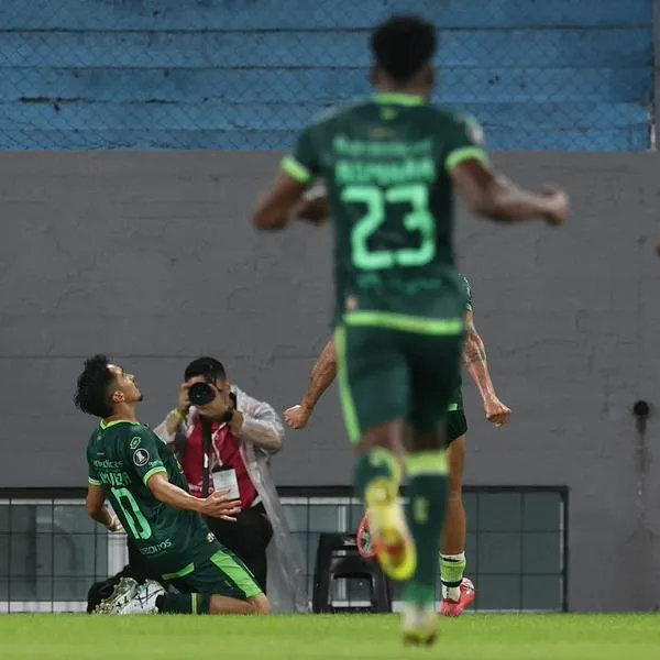 Fabián Sambueza celebrando su gol con Bucaramanga contra Racing por Copa Libertadores