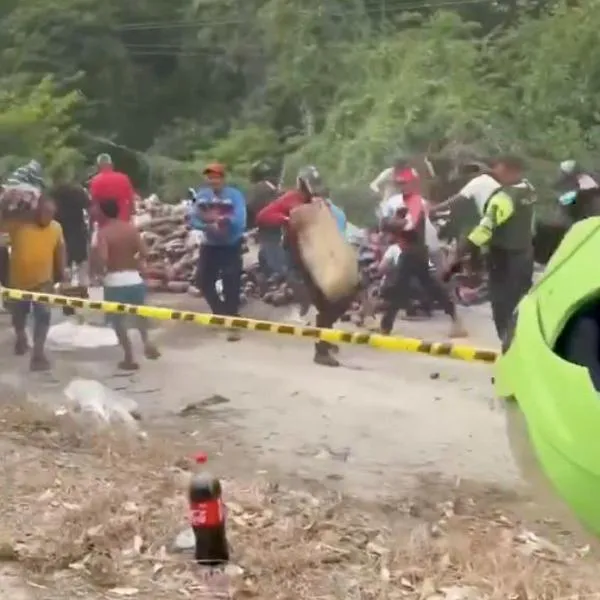 Saqueo a un camión de gaseosas en vía Ciénaga-Santa Marta quedó grabado