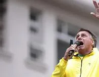 Bolsonaro, trasladado al hospital en Brasil por ‘fuertes dolores’ en el abdomen
