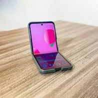 ¿Qué debo tener en cuenta al momento de comprar un celular plegable?