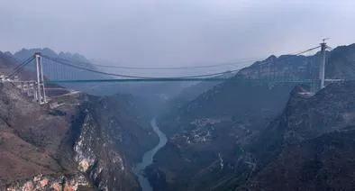 Puente Huajiang Canyon ilustra nota sobre cuál es el puente más alto del mundo y dónde queda