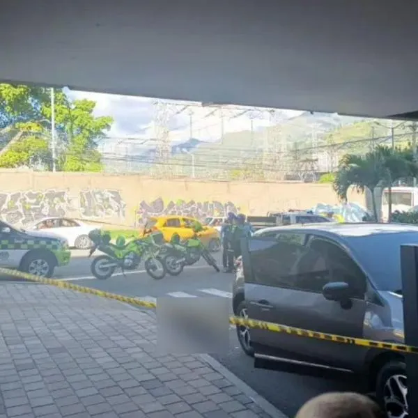 Entrada del conjunto en Bello (Antioquia) en la que un escolta de la UNP mató a tiros a un ladrón