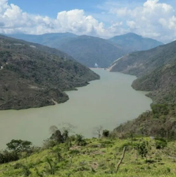 El afluente que cruza varias regiones del país es vigilado.