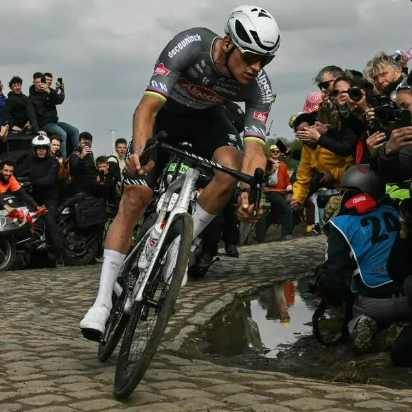Mathieu van der Poel ganó la clásica París-Roubaix