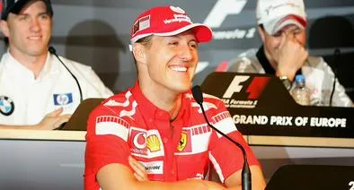 Michael Schumacher, en nota sobre que firmó un casco
