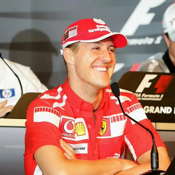 Michael Schumacher, en nota sobre que firmó un casco