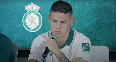 James Rodríguez durante una rueda de prensa con el Club León. El jugador habría expresado recientemente una inconformidad en el club