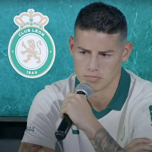 James Rodríguez durante una rueda de prensa con el Club León. El jugador habría expresado recientemente una inconformidad en el club