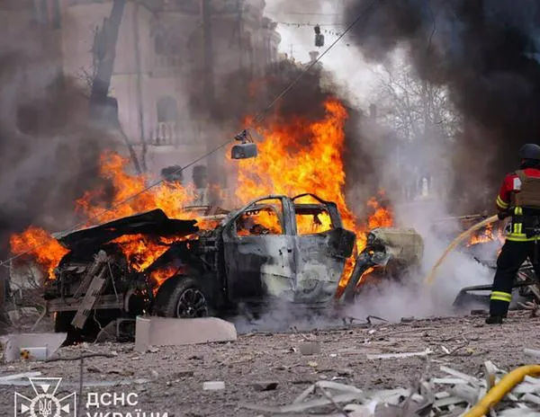 Condena por letal bombardeo ruso en la población ucraniana de Sumy