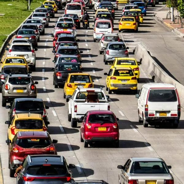 Avisan que el 48 % de los conductores de motos y carros en Colombia no cuentan con el Soat vigente y la multa asciende a los $1'207.800.
